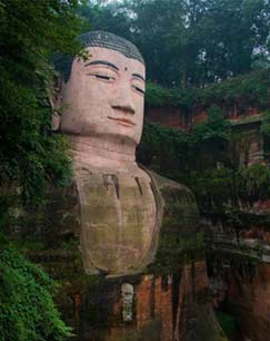 神秘的大佛封面图